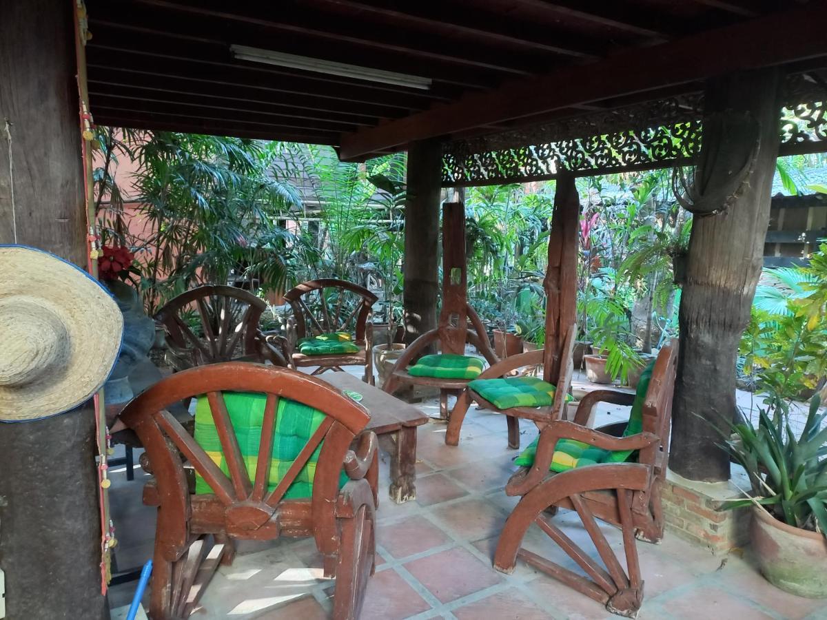 Hotel Teak House Chiang Mai Exterior foto